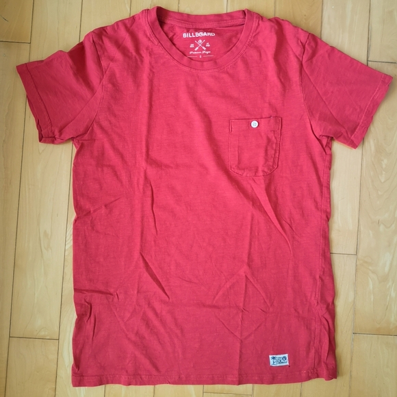 GRAPHIC TEES BUNDLE - Picture 5 of 5